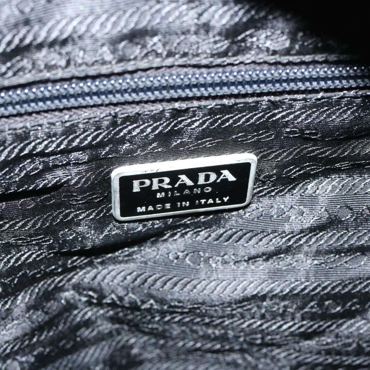 Prada axelväska i nylon