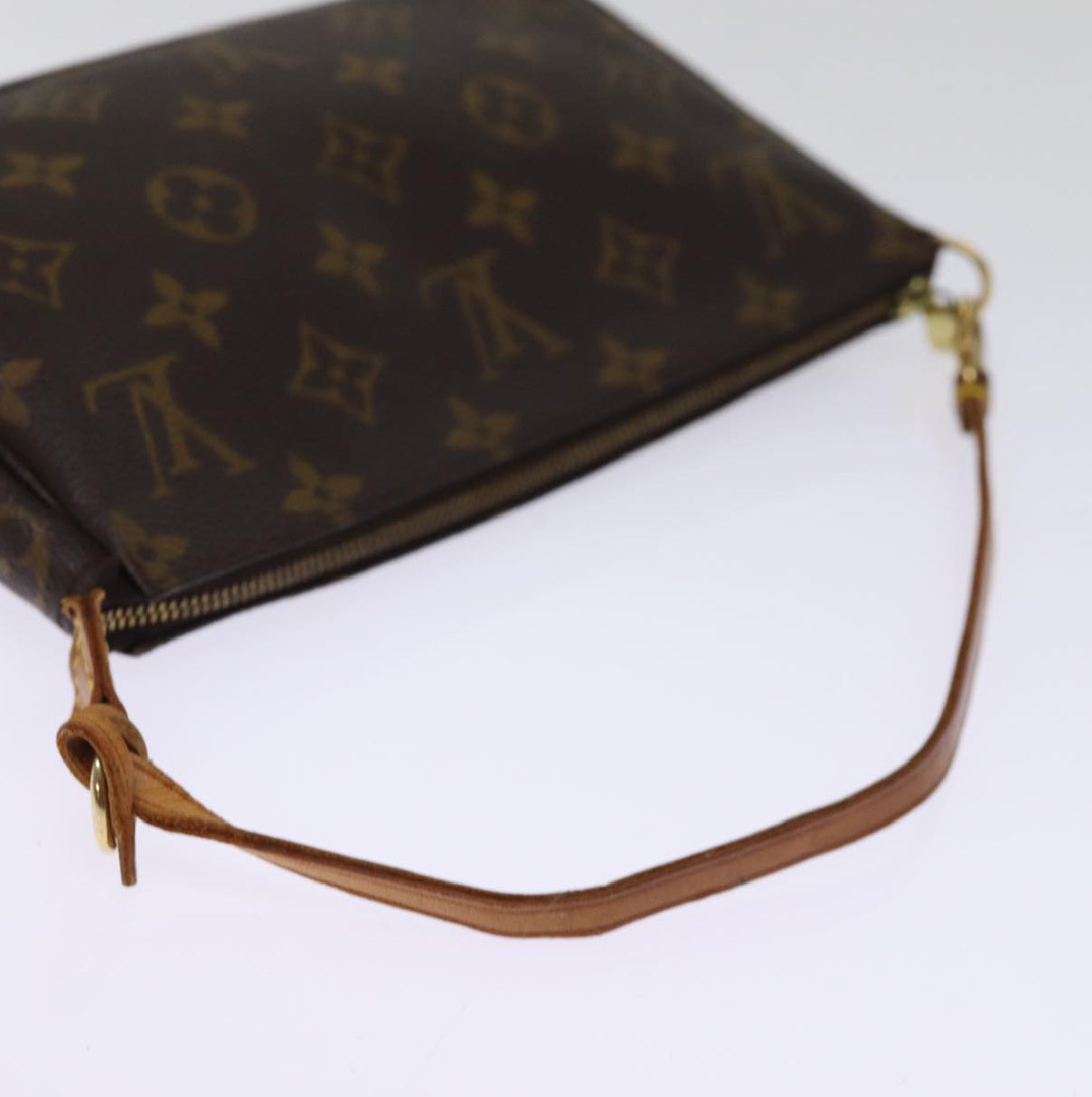 Louis Vuitton Pochette Accessoarer Axelväska