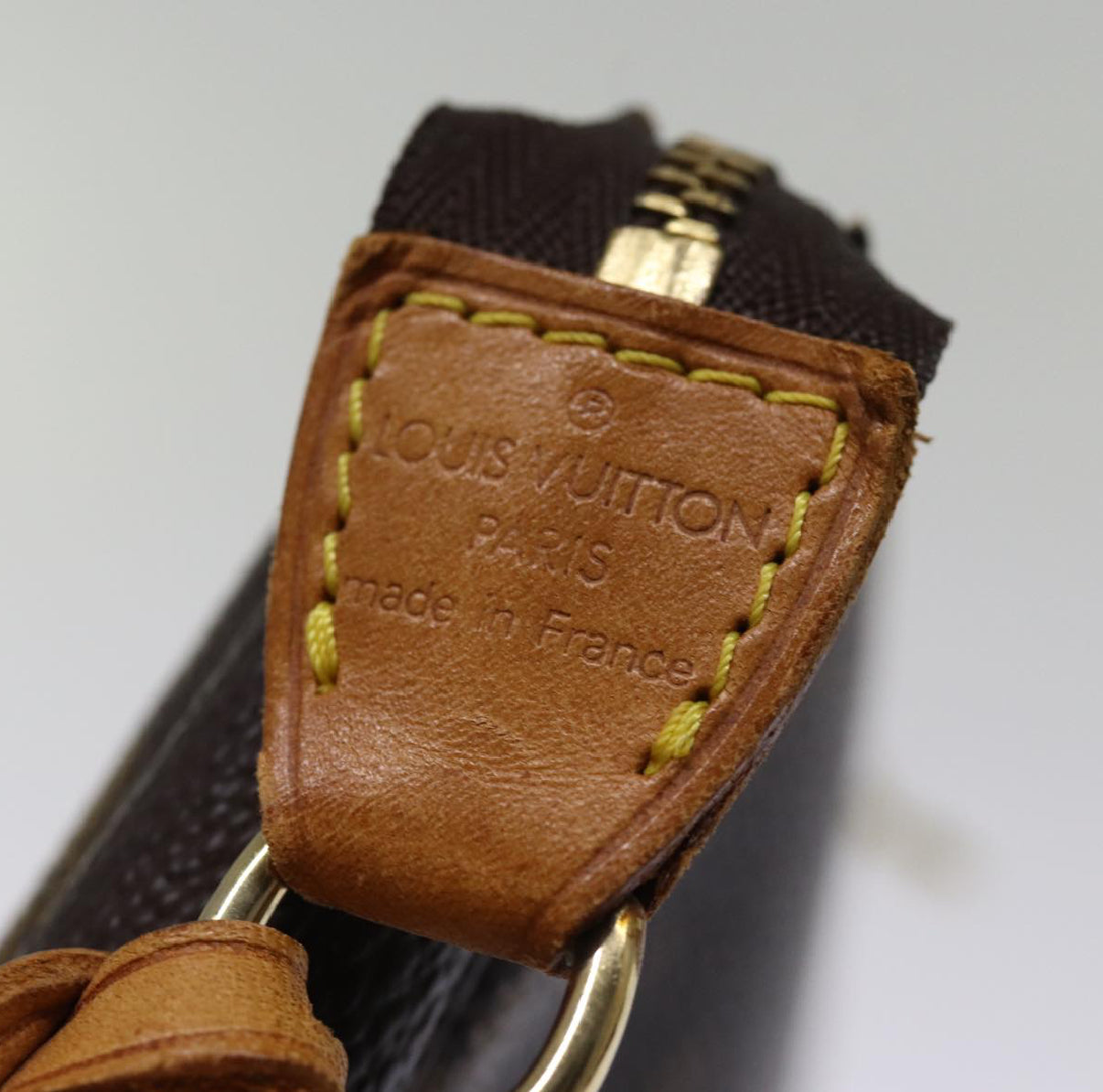 Louis Vuitton Pochette Accessoarer Axelväska