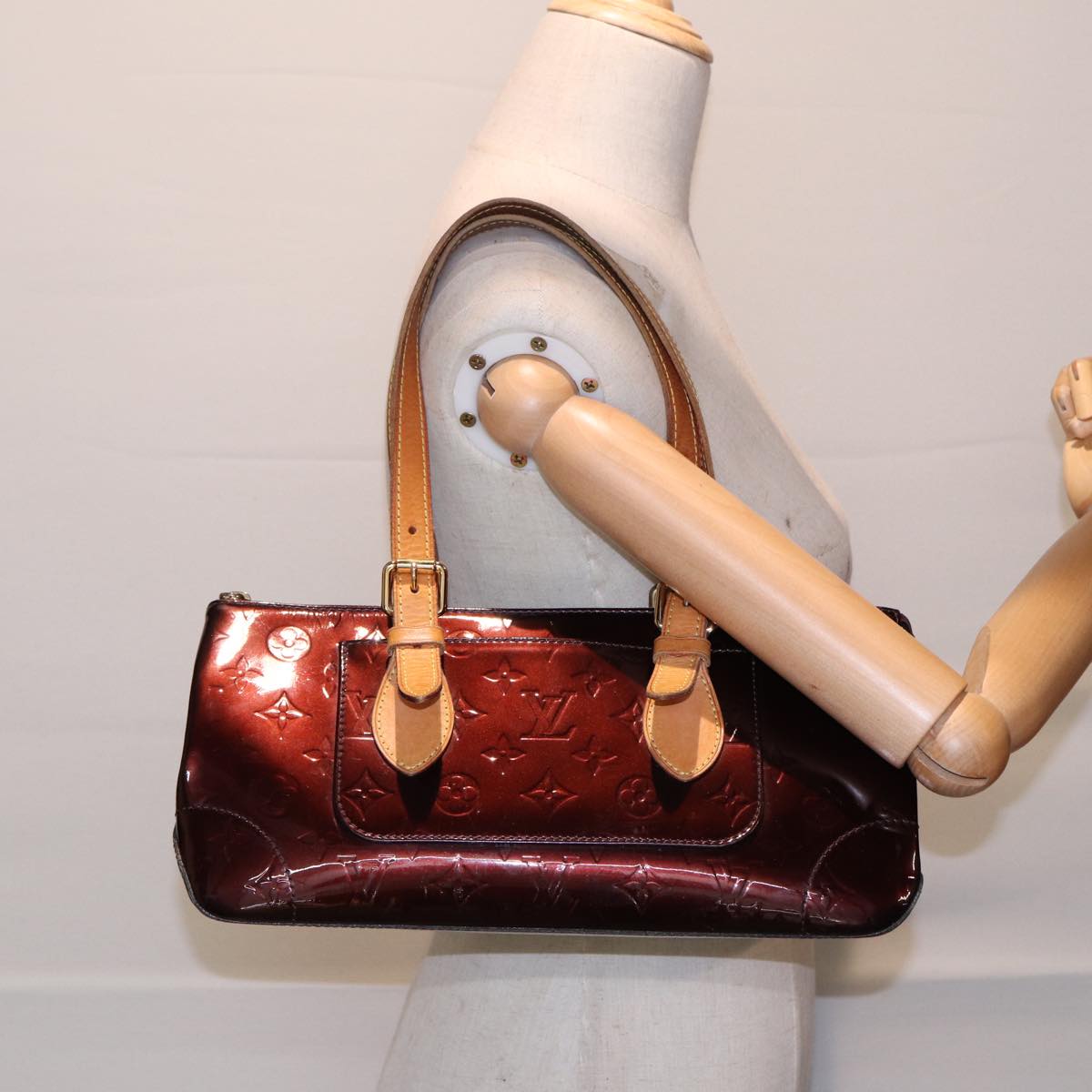 LOUIS VUITTON Burgundy Rosewood Avenue Vernis Amarante Monogram Shoulderbag