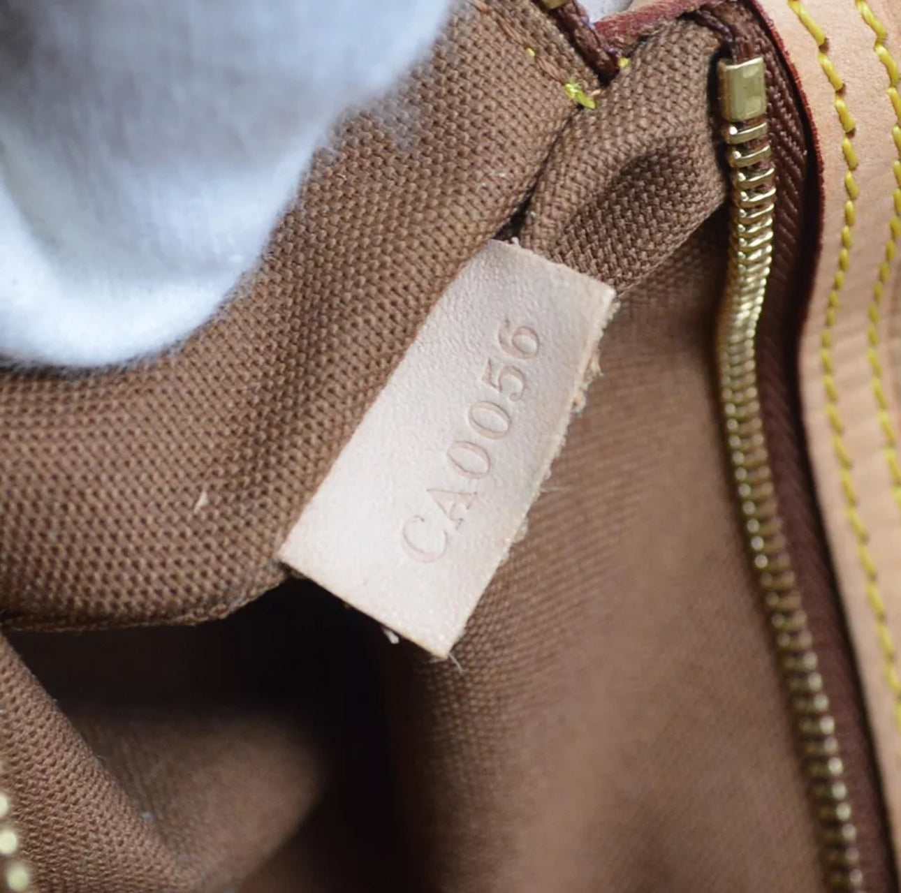 LOUIS VUITTON Batignolles Horizontal Monogram Shoulderbag