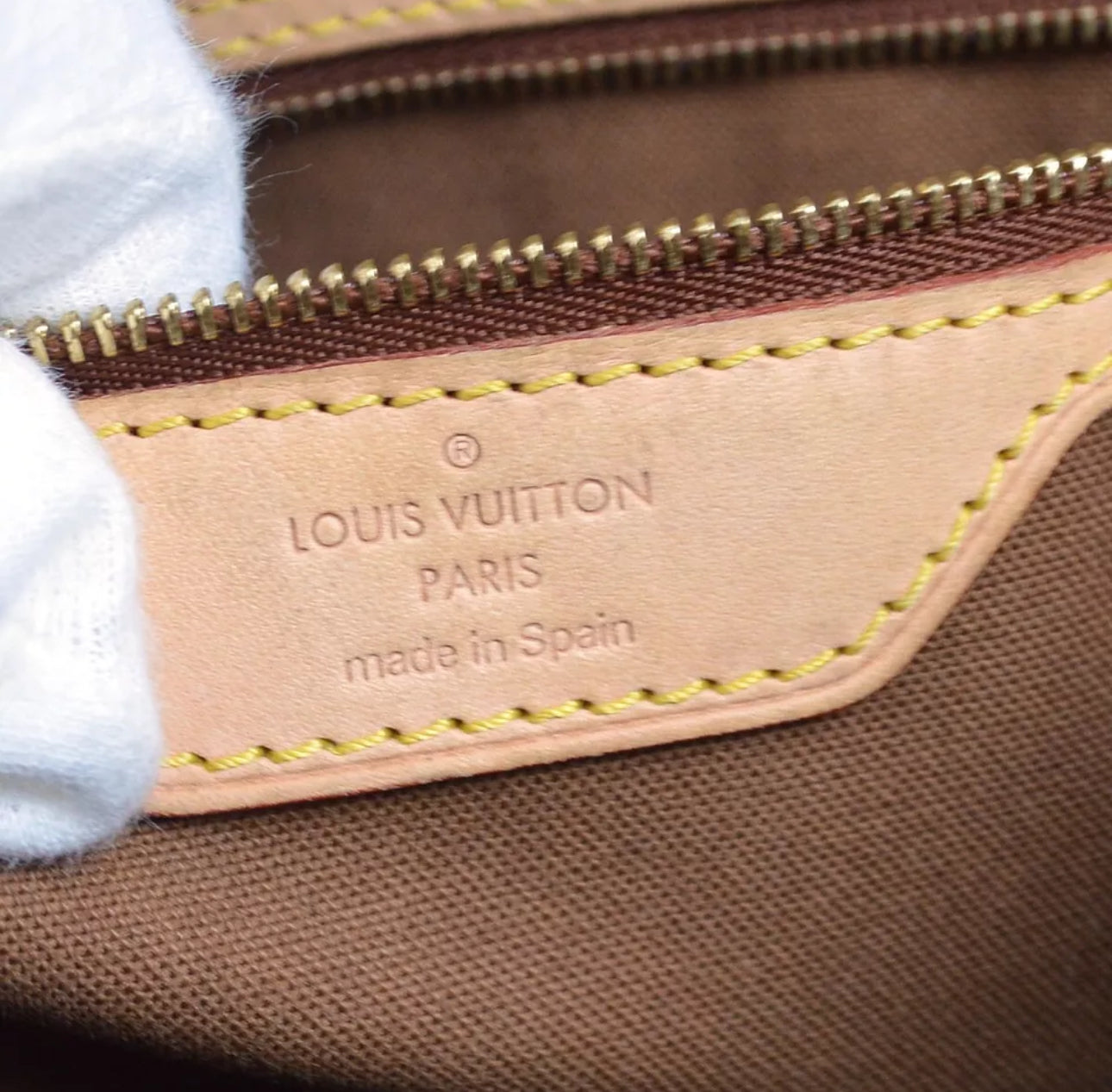 LOUIS VUITTON Batignolles Horizontal Monogram Shoulderbag