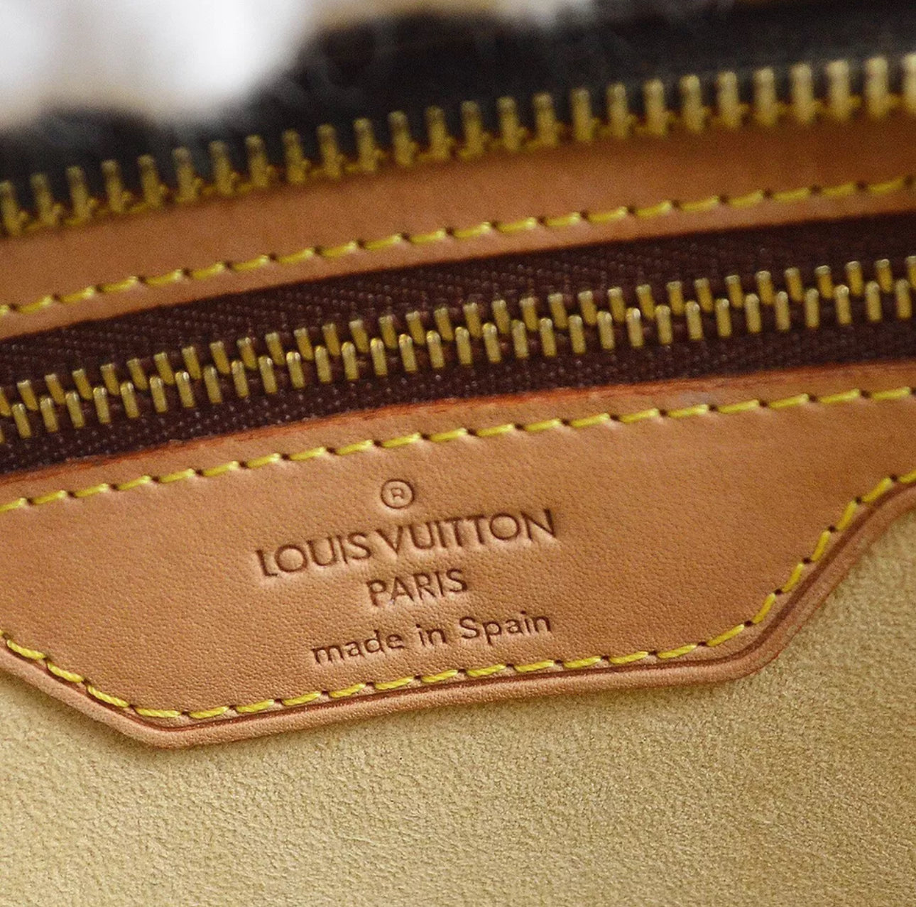 Louis Vuitton Luco Monogram Shoulderbag