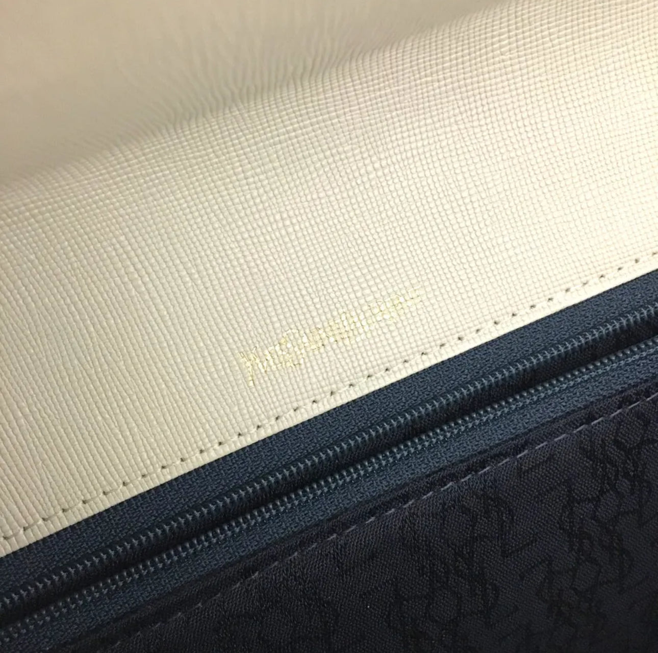 Yves Saint Laurent logotyp ivory läderkoppling