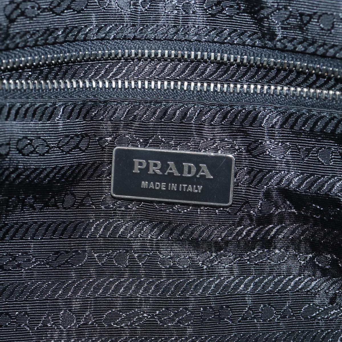 Prada axelväska i nylon