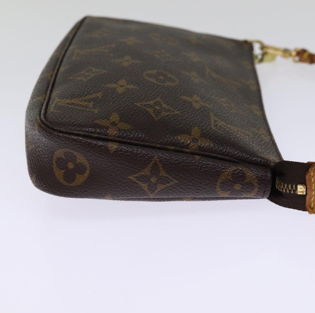 Louis Vuitton Pochette Accessoarer Axelväska