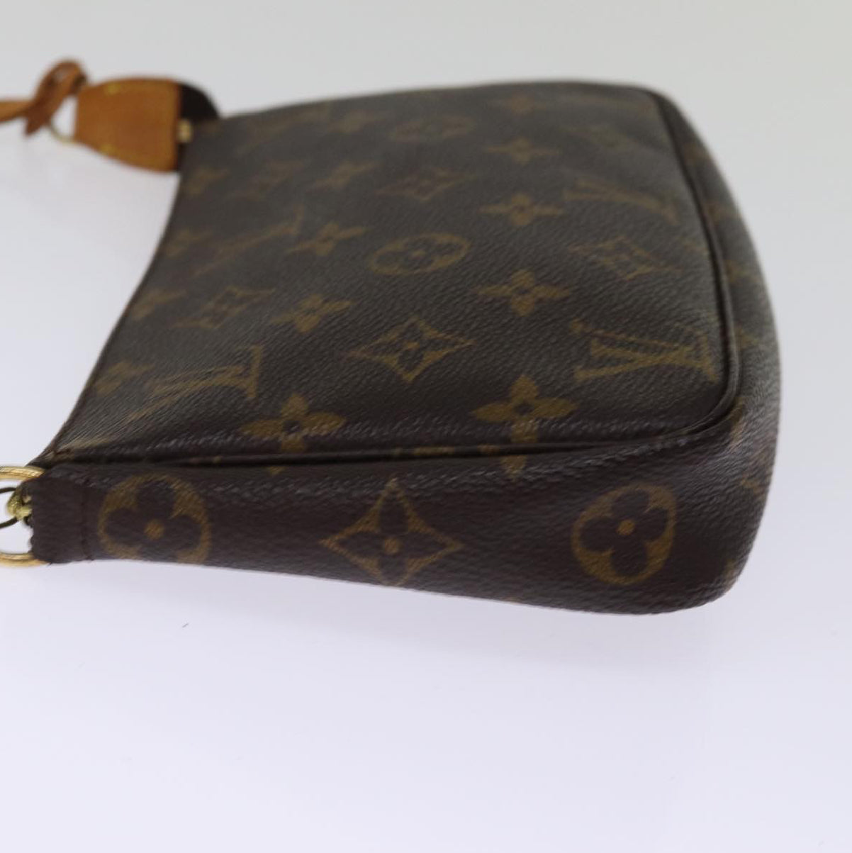 Louis Vuitton Pochette Accessoarer Axelväska